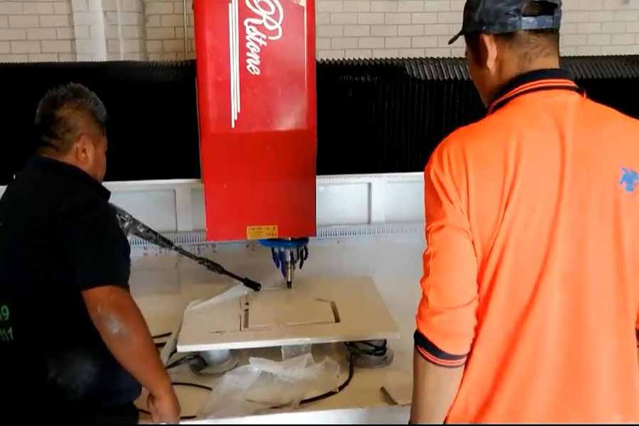 東南亞石材加工中心客戶(hù)調(diào)試現(xiàn)場(chǎng)